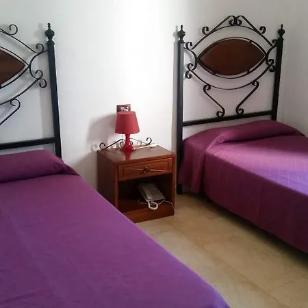 מלון Rebecca Park 2*