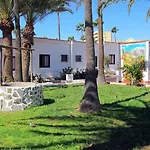 Rebecca Park מלון